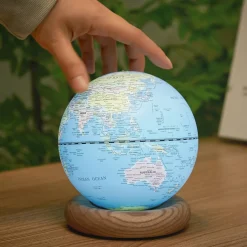 Atlas Globe Lamp